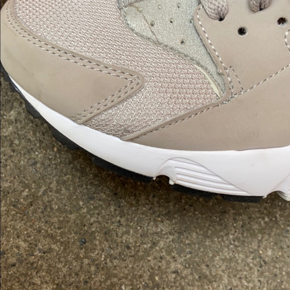 Nike - Picture 3 of 6